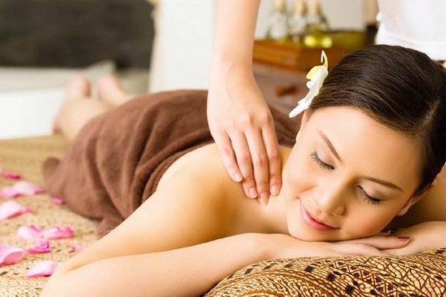 Các kỹ thuật massage cổ vai gáy đơn giản tại nhà