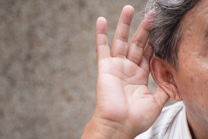 8 dấu hiệu cảnh báo mất thính giác