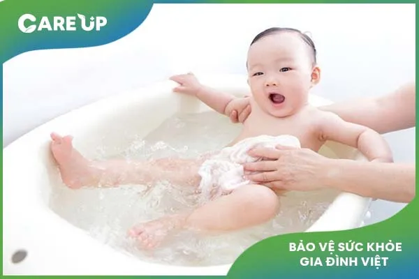 Lưu ý dùng thuốc bôi cho em bé bị tay chân miệng